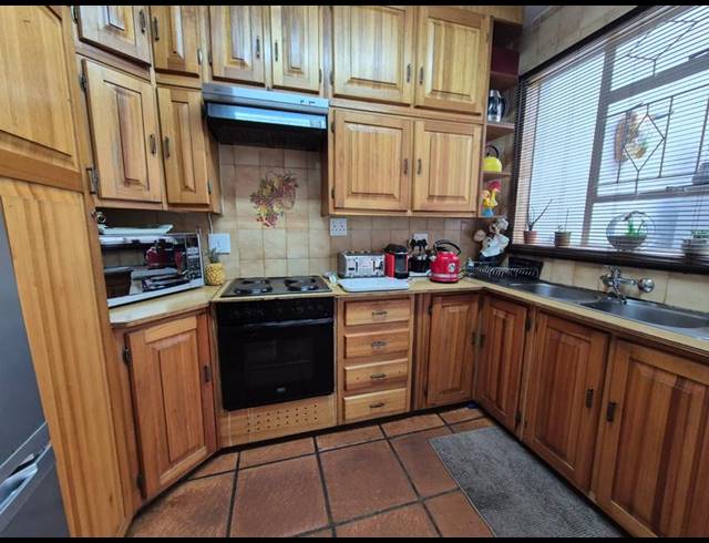 2 BEDROOM TOWNHOUSE FOR SALE IN BRACKENHURST